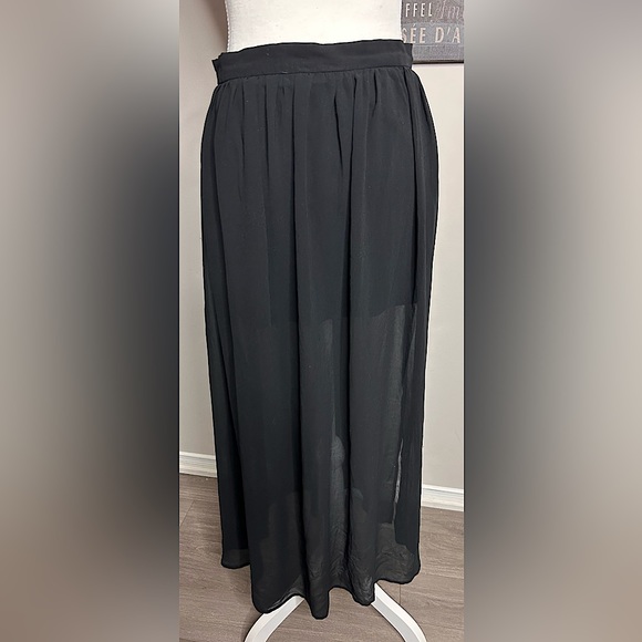 Forever 21 SZ. S black sheer overlay maxi skirt - Picture 3 of 4
